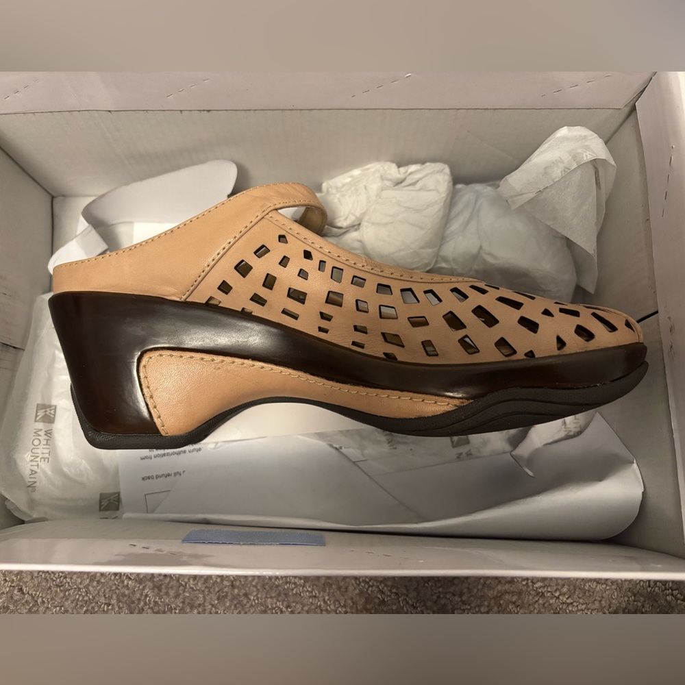 White Mountain Marvy Taupe Genuine Leather Peep Toe Wedge Shoes – Size 7.5M - Picture 3 of 7